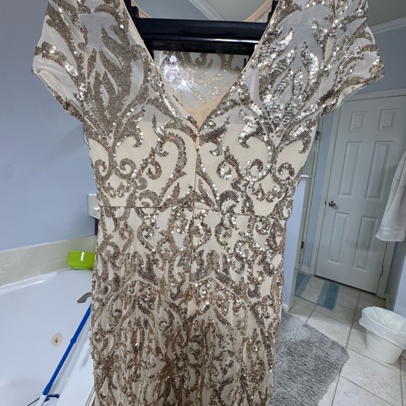 Elegant Sequin Gown - Picture 8 of 8